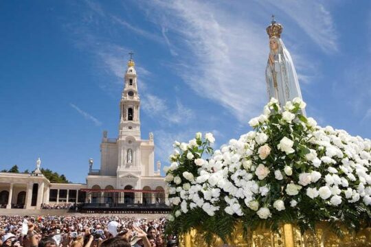 Fátima - Full Day Private Guided Tour from Lisbon by minivan