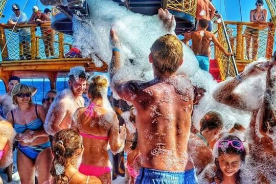 Side: Dolphin Island Boat Tour with Foam Party and Lunch