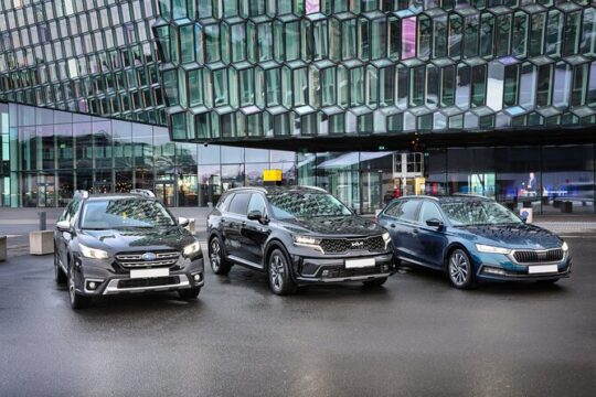 Luxury Private Transfer from Reykjavik to Keflavik Airport