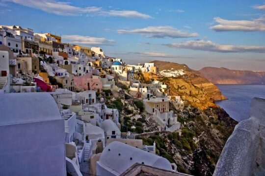 Santorini Shore Excursion: Private Tour of Oia, Fira and the Akrotiri Excavation