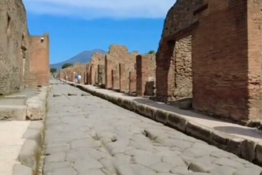 Private transfer from Rome to Sorrento and Pompeii