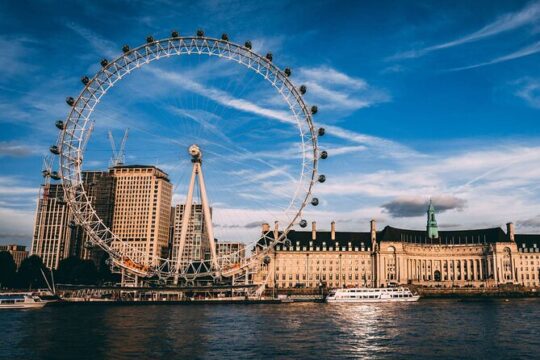 8-Hours Private London City Tour in Mercedes with Driver & Audio