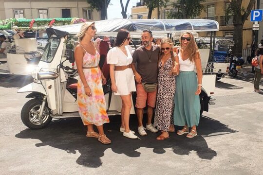 2 Hours Tuk Tuk Tour - 7 Hills Adventure in Lisboa