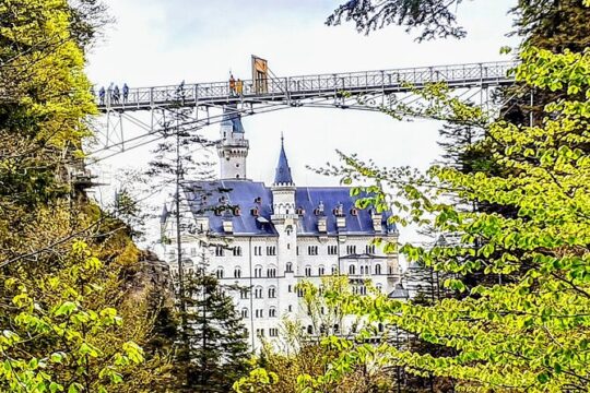 EXCLUSiVE NEUSCHWANSTEiN and XXL-Pedestrian SUSPENSiON BRiDGE Tour INCL. TiCKETS