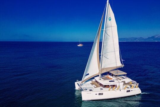 Private Catamaran Trip to Island Dia from Heraklion