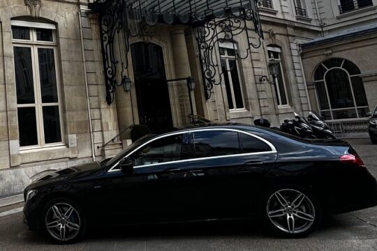 One-way private transfer from Paris Airports