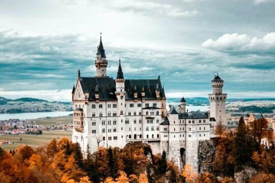 Neuschwanstein Castle and Linderhof Private Tour from Munich