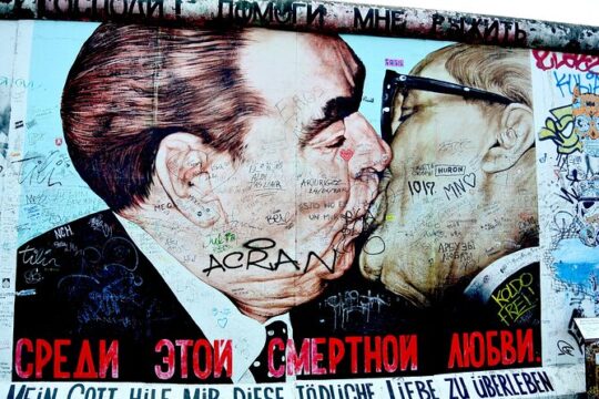 Berlin Wall & Cold War: Private Eye-Witness Black Van Half Day Tour