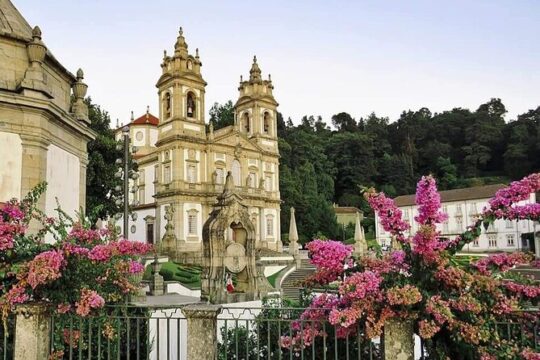 BRAGA AND GUIMARÃES: Private Historic Tour from Porto
