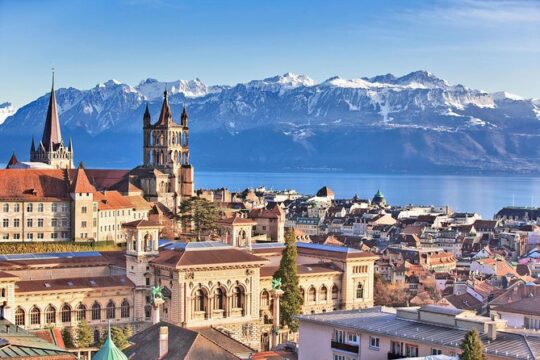 Geneva to Lausanne, Montreux and Château Chillon Private Tour