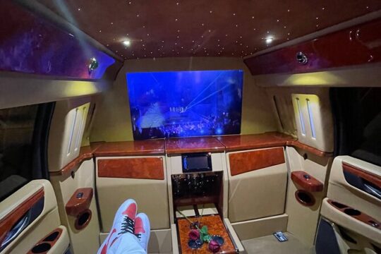 4-Hour VIP Coco Bongo and Club Hopping Private Guided Tour