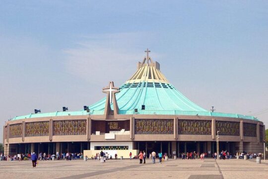 2 Days visiting Basilica of Guadalupe, Pyramids, Frida Kahlo museum & Xochimilco