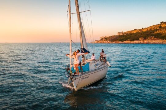 Sunset cruise in Lisbon with drinks and music