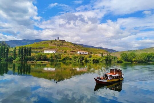 Douro Valley Prime Tour: Wine Tasting, Boat and Lunch from Porto