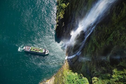 Milford Sound Full Day Tour from Te Anau with Cruise