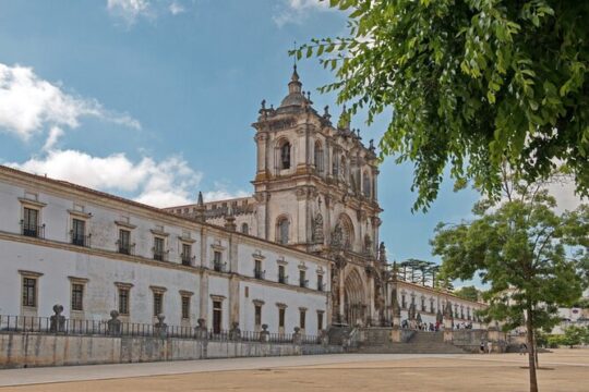 Óbidos, Fátima, Alcobaça, Batalha Private Tour from Lisbon