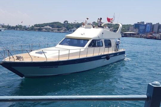 Sunset Cruise on Luxury Yacht in Istanbul Bosphorus