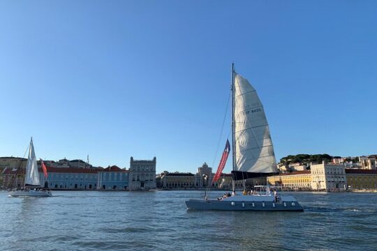 2H Private Sailing Catamaran "Vertigo" Tour in Lisbon up to 18pax