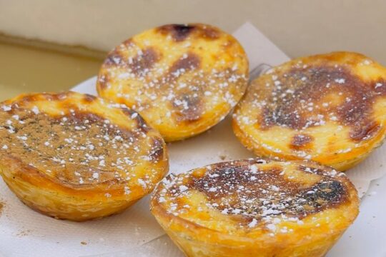 Private 6 or 10 Food Tasting and City Highlights Tour in Lisbon