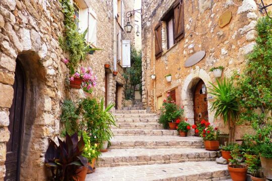 Full-Day Shared Tour Provence and its Medieval Villages from Nice