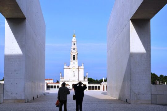 Private Full-Day Tour of Fátima Nazaré Óbidos and Batalha