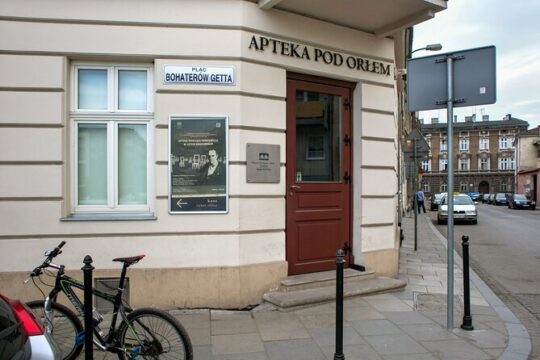 Krakow: Guided Tour of The Schindler's Factory with Jewish Ghetto