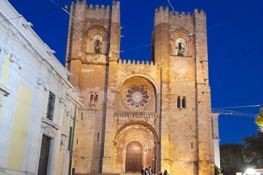 Private tuk tuk tour through the historic center of Lisbon