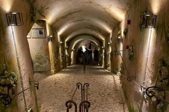 Santorini Discovery Tour with Lunch and Wine Tasting