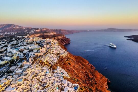 Half-Day Santorini South Coast and Akrotiri Tour from Fira