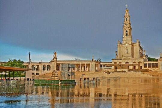 Private Day Trip From Lisbon To Fatima And Mira de Aire Caves