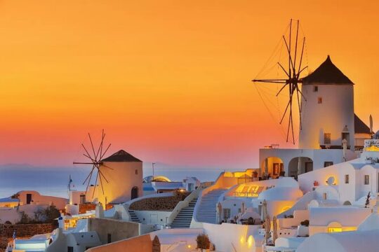 4 Hours Private Custom Tour in Santorini