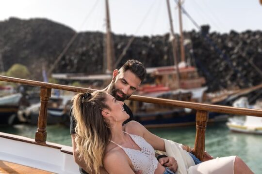 Full Day Boat Tour to Caldera Islands & Sunset in Oia by bus