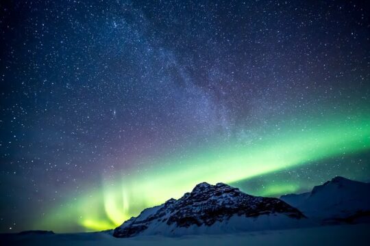 Northern Lights & Hot Chocolate Minibus Tour in Reykjavik