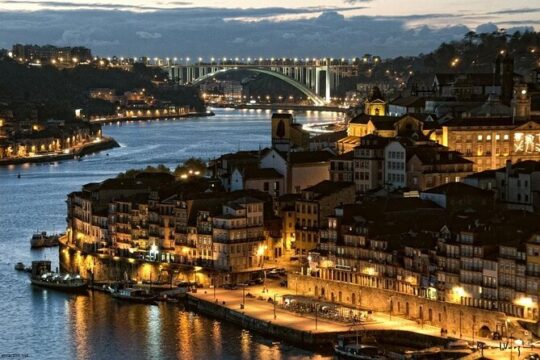 Oporto Shared Departure Transfer: From Hotels to Airport