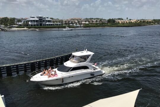 Yacht Charter in Palm Beach with Crew