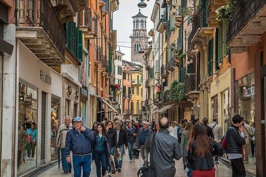 Tour to discover the Unique History of Verona, the City of Art