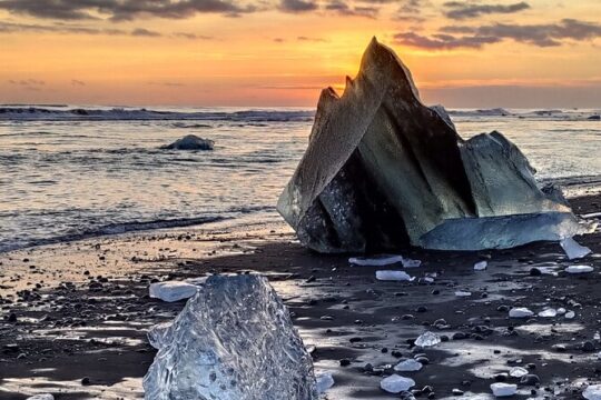 2-Day Southern Iceland, Glacier Lagoon and Diamond Beach Tour