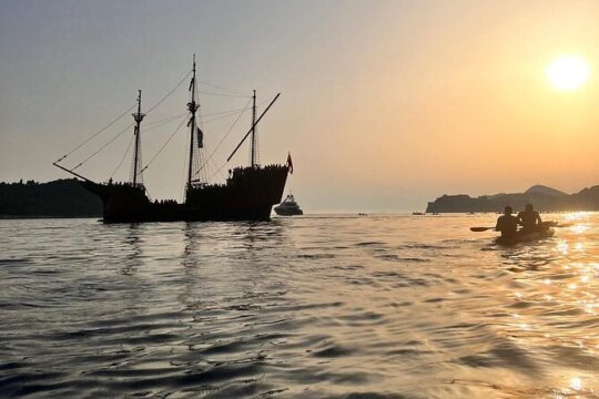 2-Hour Kayaking at Sunset with Wine Tasting and Appetizers