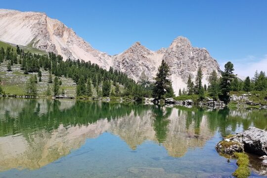 Daily trekking in the Dolomites in the Fanes area