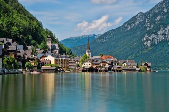 Private one way transfer from Hallstatt to Prague