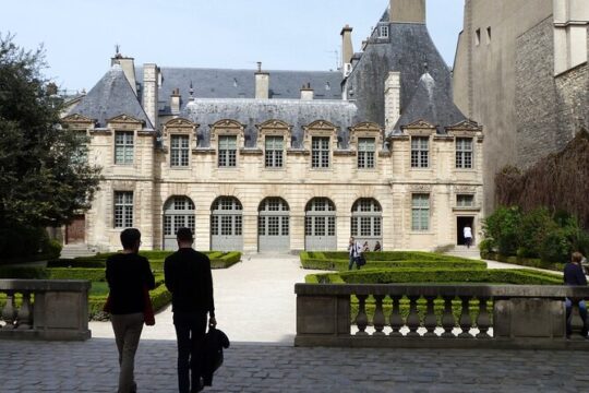 8-Hour Paris Tour with Montparnasse, Le Marais and Crazy Horse