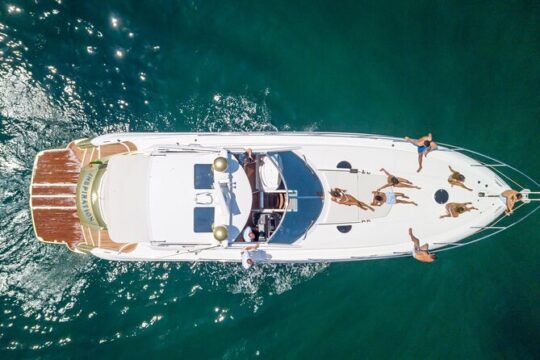 Full-Day Private Cruise in the Algarve Coast by Luxury Yacht