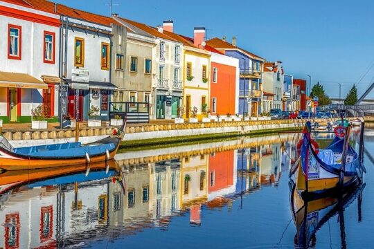 Transfer from Lisbon - Porto (Stopping in Óbidos, Nazaré and Aveiro)