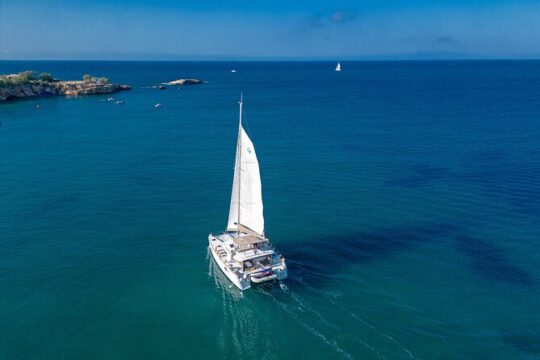 Private Full Day Catamaran Cruise with Lunch from Milos