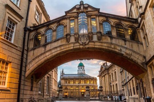 Oxford University Students Private Taxi Transfer to or from Heathrow Airport