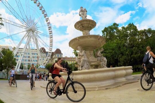 Budapest Highlights Bike Tour with a Hungarian summer drink