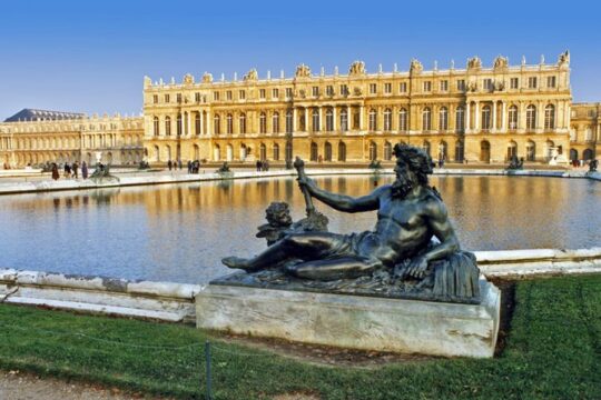 Palace of Versailles and Giverny 9-hour Tour From Paris