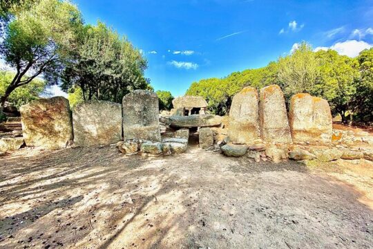 Archaeological sites and monuments in Sardinia: Small Group