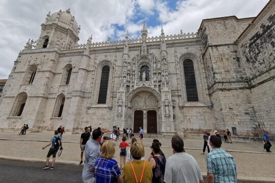 Porto to Lisbon Transfer with stops in Nazare,Alcobaca and Obidos