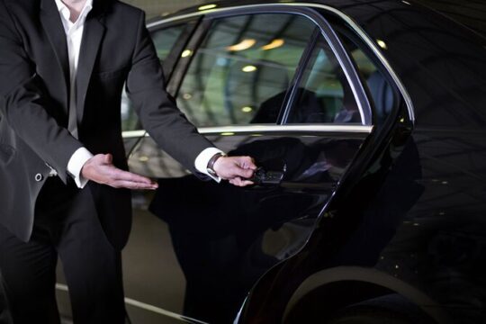Private Transfer from Paris to Charles de Gaule Airport for 1-3 persons